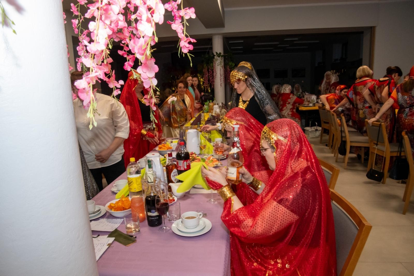 Zdjęcie w galerii na portalu naszraciborz.pl: W Tworkowie jak w Bollywood! Babski Comber w Roszarni [FOTO i WIDEO] wiadomości z regionu