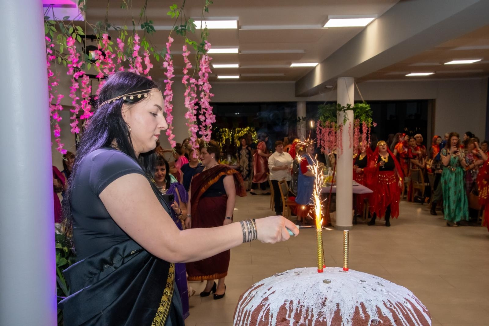 Zdjęcie w galerii na portalu naszraciborz.pl: W Tworkowie jak w Bollywood! Babski Comber w Roszarni [FOTO i WIDEO] wiadomości z regionu