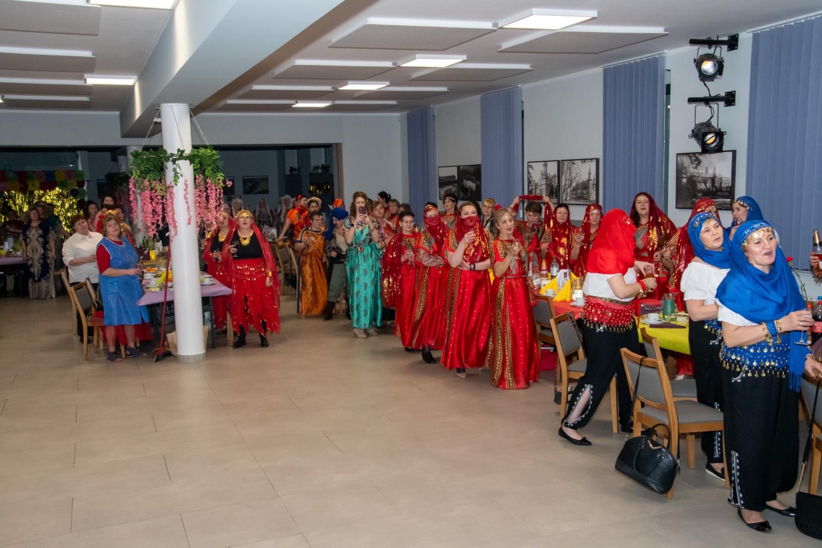 Zdjęcie w galerii na portalu naszraciborz.pl: W Tworkowie jak w Bollywood! Babski Comber w Roszarni [FOTO i WIDEO] wiadomości z regionu