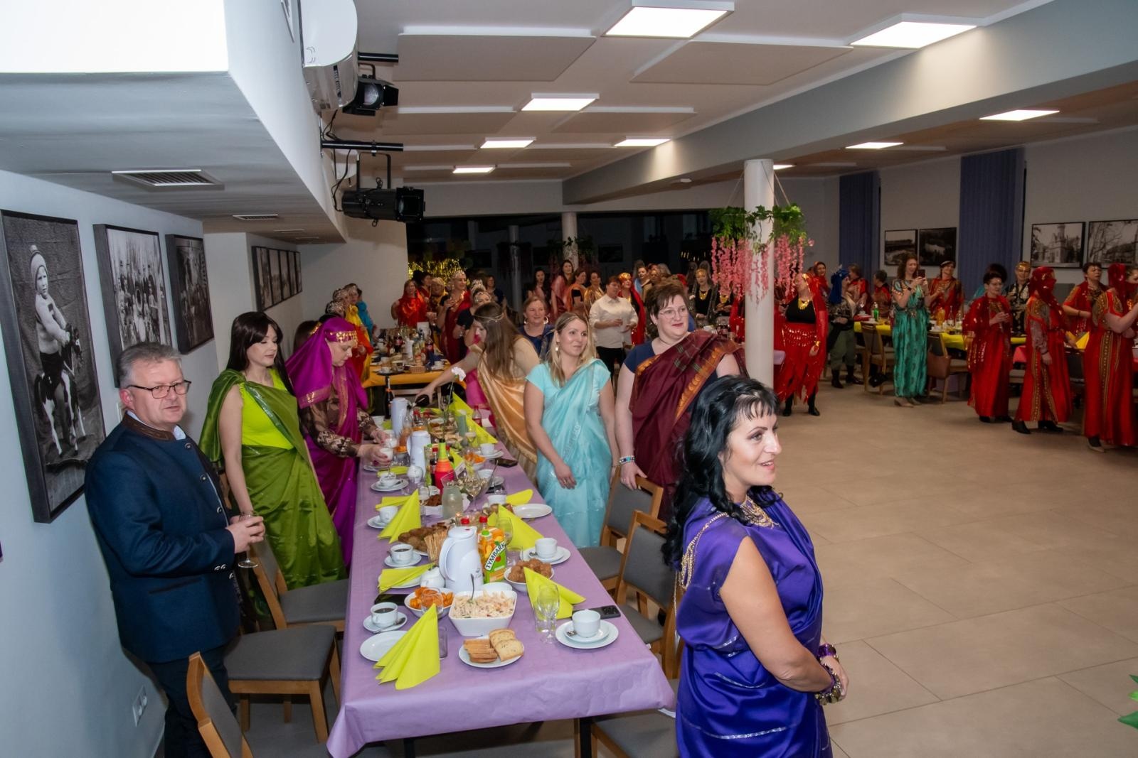 Zdjęcie w galerii na portalu naszraciborz.pl: W Tworkowie jak w Bollywood! Babski Comber w Roszarni [FOTO i WIDEO] wiadomości z regionu