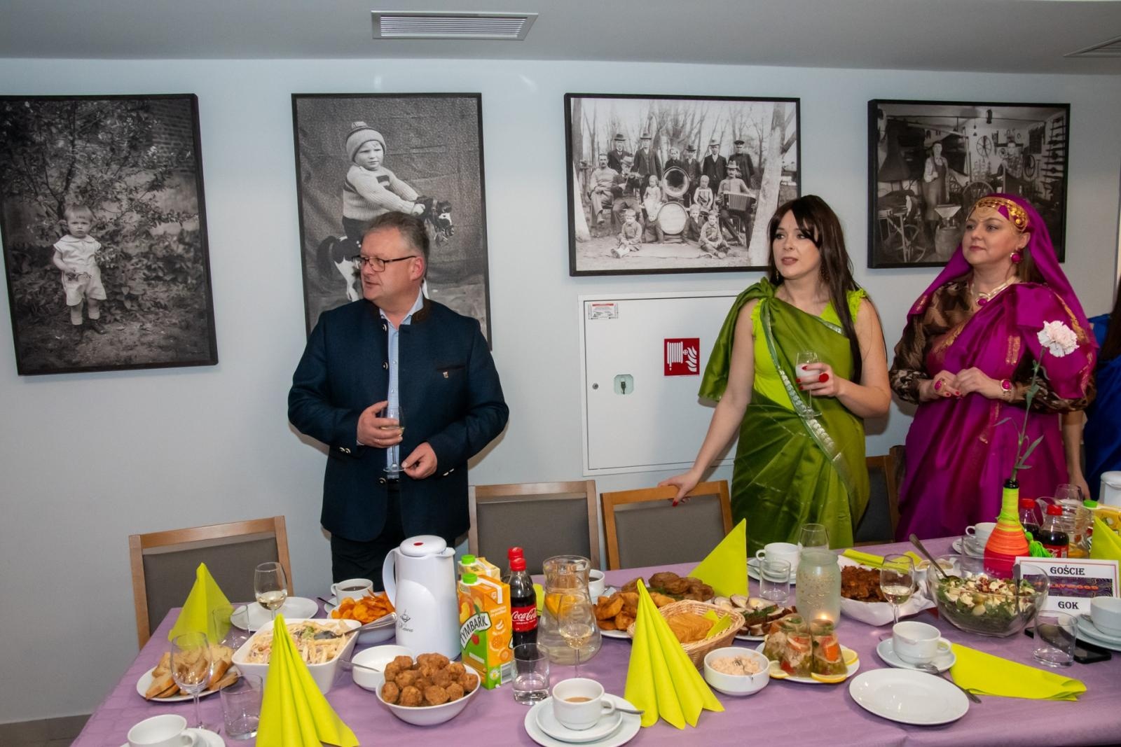 Zdjęcie w galerii na portalu naszraciborz.pl: W Tworkowie jak w Bollywood! Babski Comber w Roszarni [FOTO i WIDEO] wiadomości z regionu
