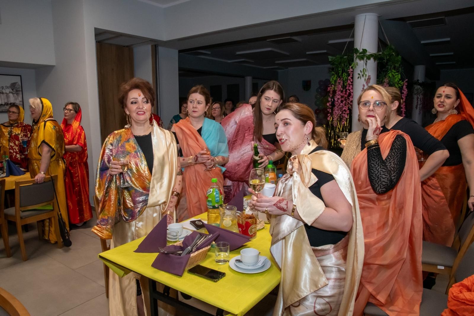 Zdjęcie w galerii na portalu naszraciborz.pl: W Tworkowie jak w Bollywood! Babski Comber w Roszarni [FOTO i WIDEO] wiadomości z regionu