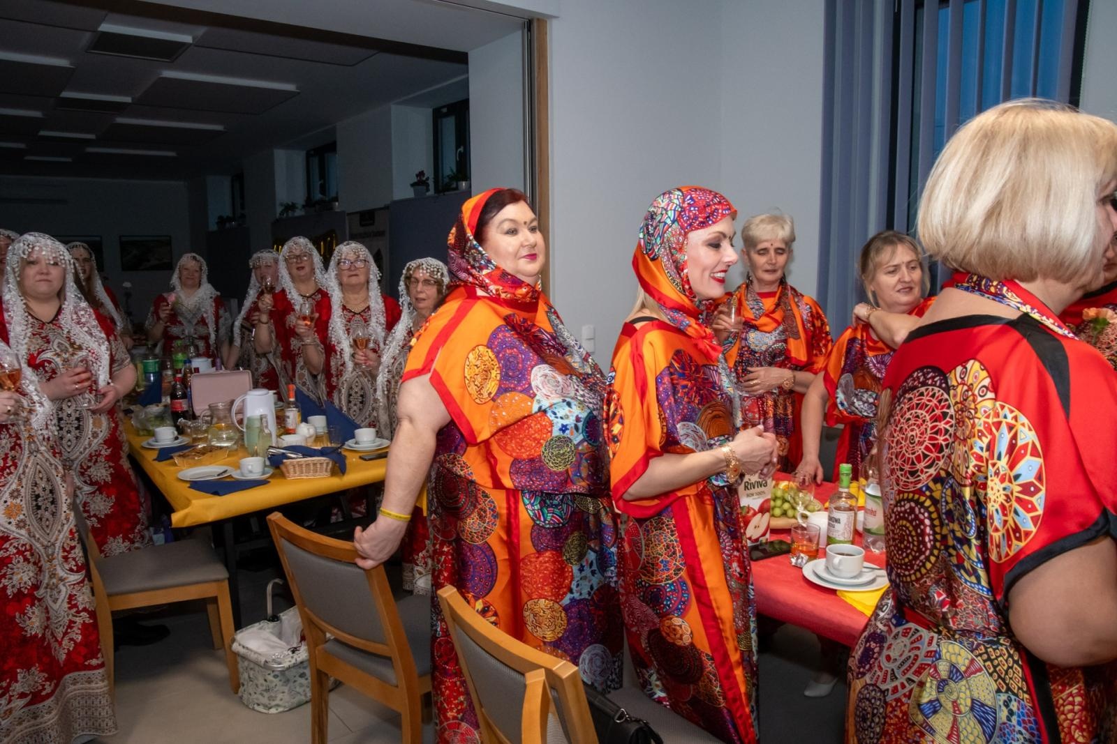 Zdjęcie w galerii na portalu naszraciborz.pl: W Tworkowie jak w Bollywood! Babski Comber w Roszarni [FOTO i WIDEO] wiadomości z regionu