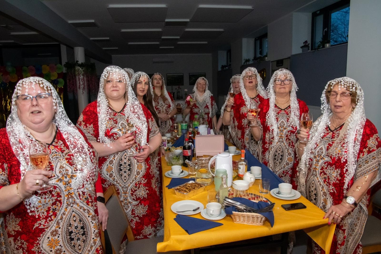 Zdjęcie w galerii na portalu naszraciborz.pl: W Tworkowie jak w Bollywood! Babski Comber w Roszarni [FOTO i WIDEO] wiadomości z regionu