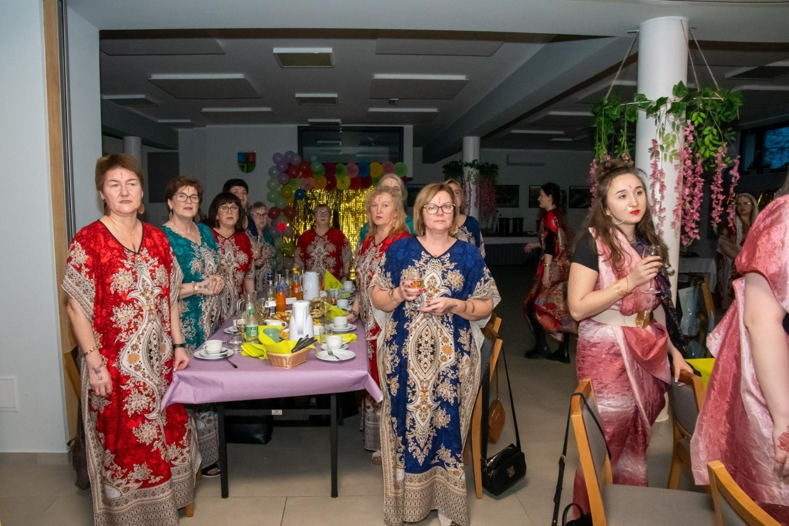 Zdjęcie w galerii na portalu naszraciborz.pl: W Tworkowie jak w Bollywood! Babski Comber w Roszarni [FOTO i WIDEO] wiadomości z regionu