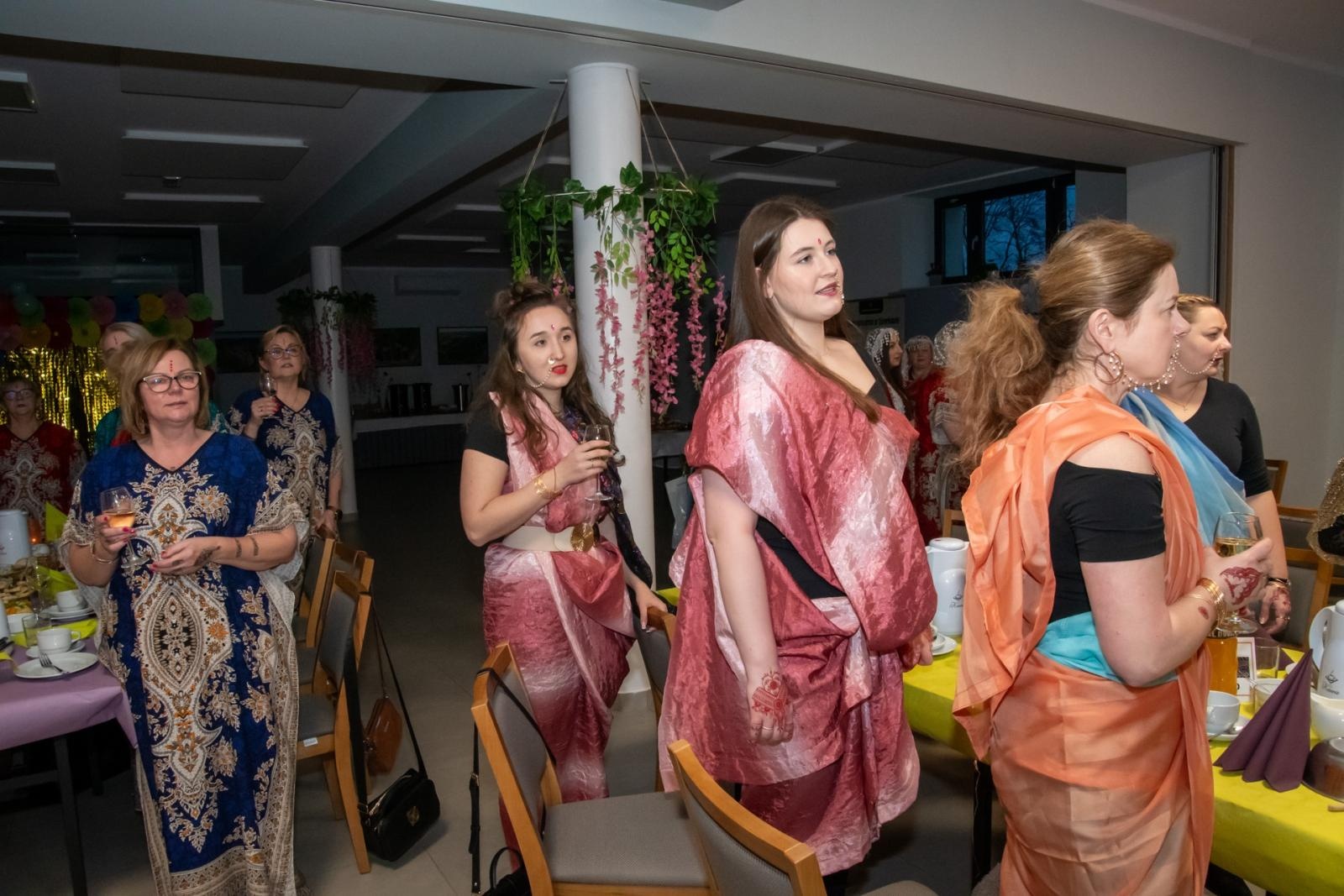 Zdjęcie w galerii na portalu naszraciborz.pl: W Tworkowie jak w Bollywood! Babski Comber w Roszarni [FOTO i WIDEO] wiadomości z regionu