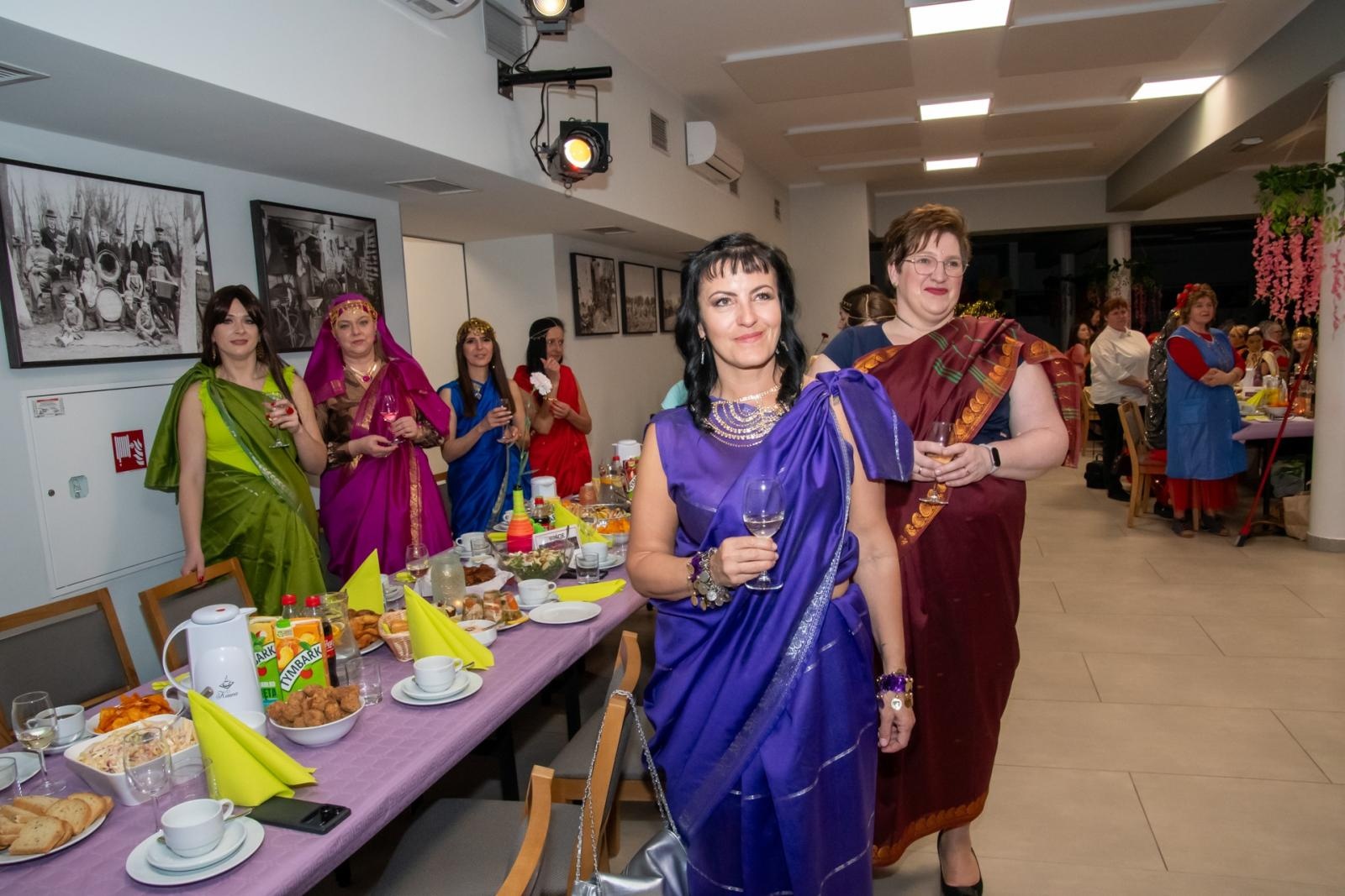 Zdjęcie w galerii na portalu naszraciborz.pl: W Tworkowie jak w Bollywood! Babski Comber w Roszarni [FOTO i WIDEO] wiadomości z regionu