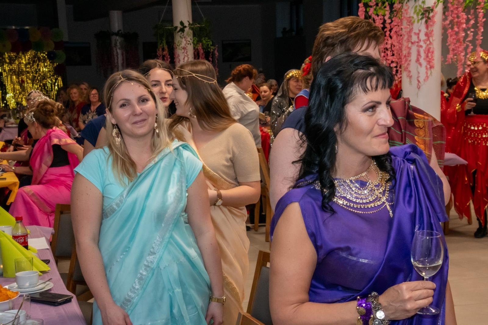 Zdjęcie w galerii na portalu naszraciborz.pl: W Tworkowie jak w Bollywood! Babski Comber w Roszarni [FOTO i WIDEO] wiadomości z regionu