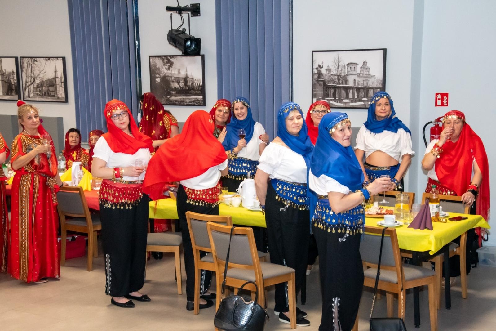 Zdjęcie w galerii na portalu naszraciborz.pl: W Tworkowie jak w Bollywood! Babski Comber w Roszarni [FOTO i WIDEO] wiadomości z regionu