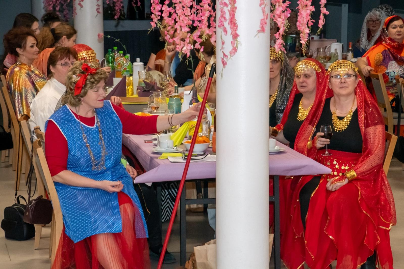 Zdjęcie w galerii na portalu naszraciborz.pl: W Tworkowie jak w Bollywood! Babski Comber w Roszarni [FOTO i WIDEO] wiadomości z regionu