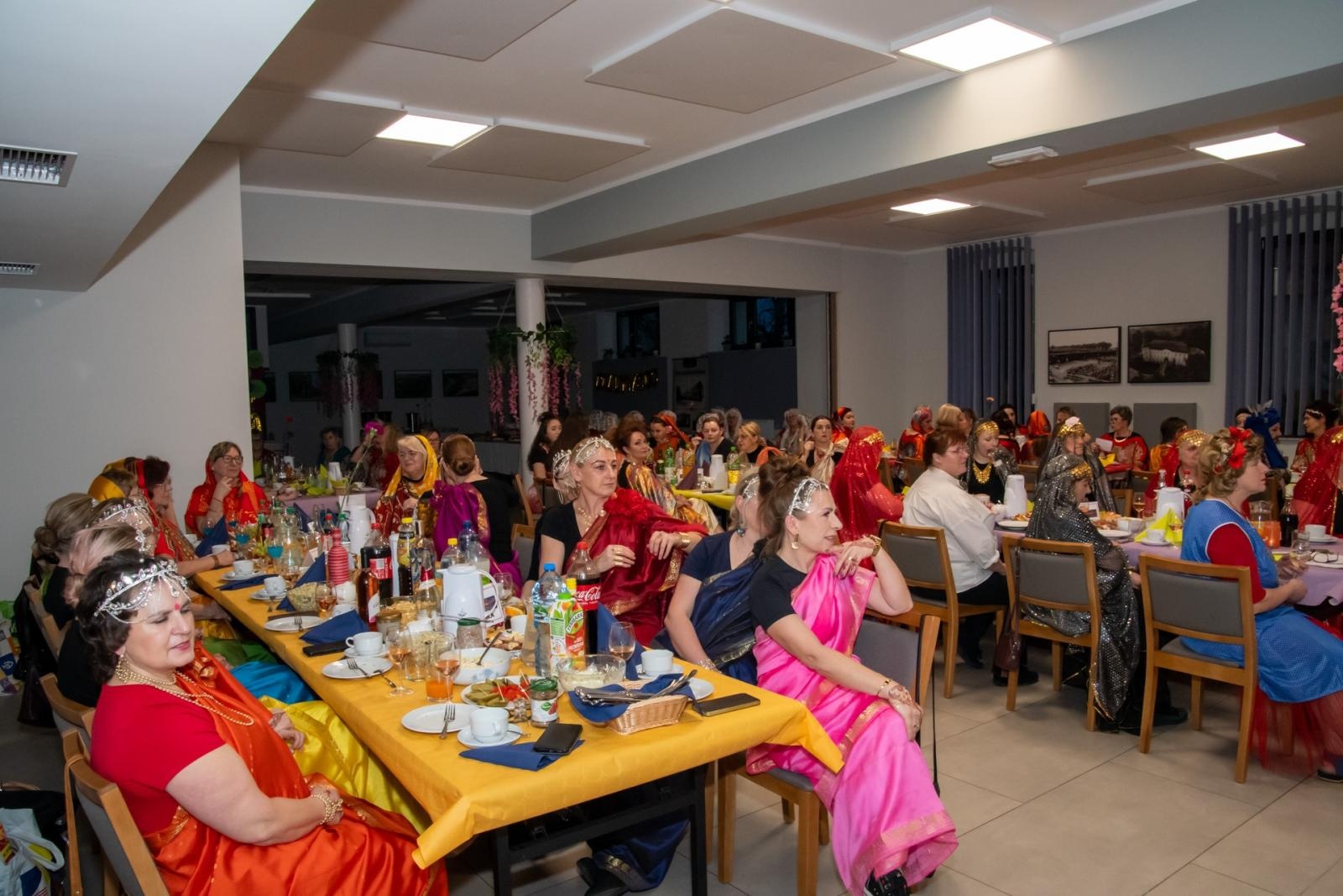 Zdjęcie w galerii na portalu naszraciborz.pl: W Tworkowie jak w Bollywood! Babski Comber w Roszarni [FOTO i WIDEO] wiadomości z regionu