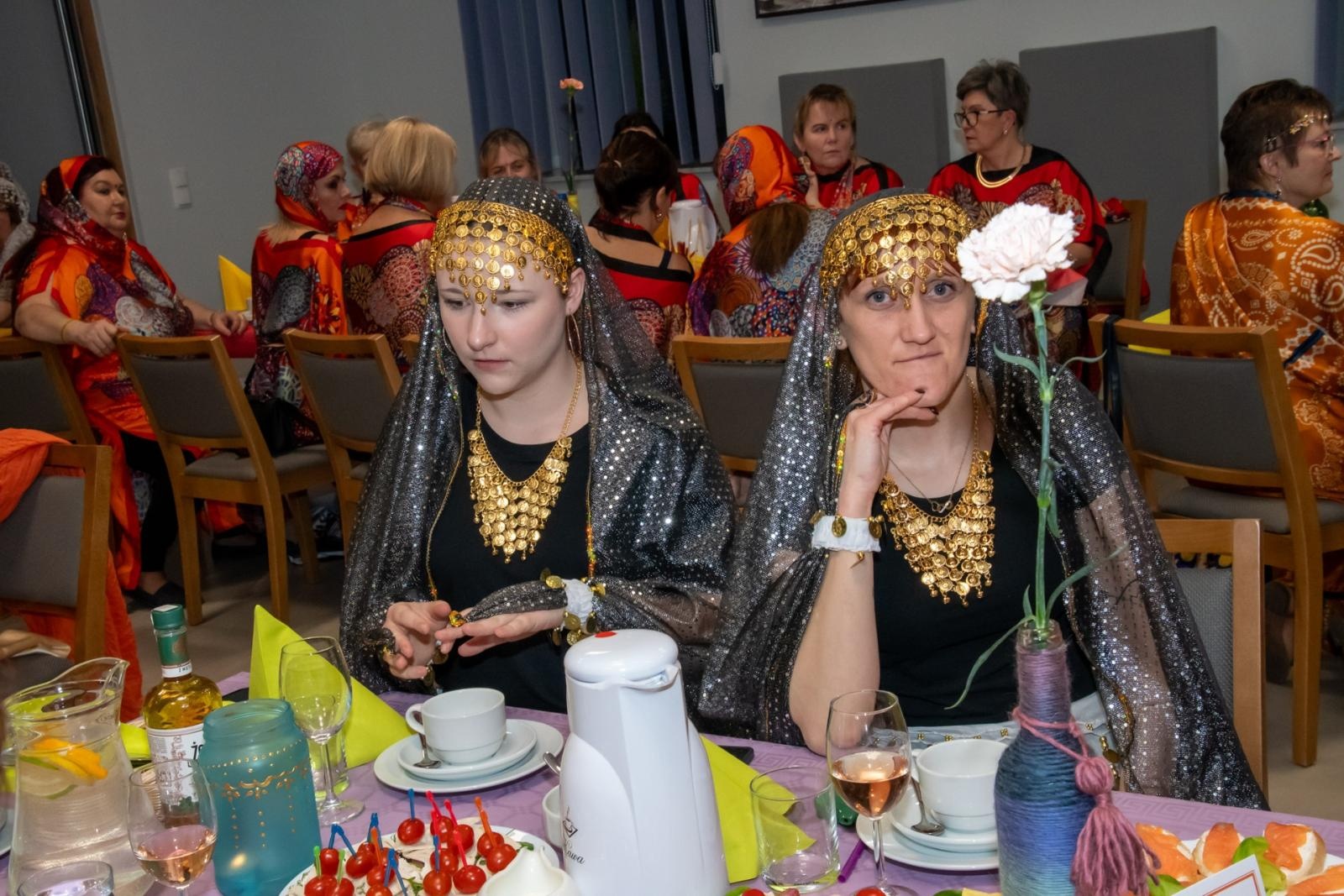 Zdjęcie w galerii na portalu naszraciborz.pl: W Tworkowie jak w Bollywood! Babski Comber w Roszarni [FOTO i WIDEO] wiadomości z regionu