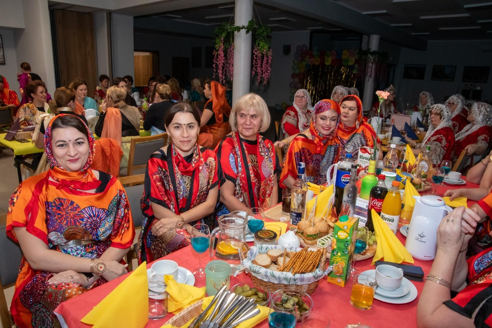 Zdjęcie w galerii na portalu naszraciborz.pl: W Tworkowie jak w Bollywood! Babski Comber w Roszarni [FOTO i WIDEO] wiadomości z regionu