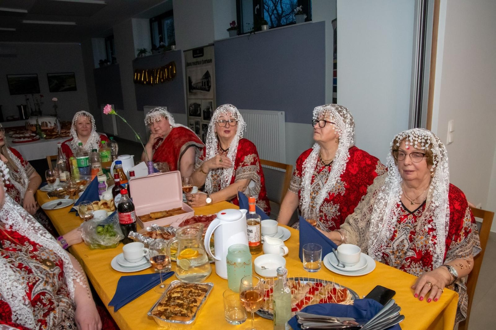 Zdjęcie w galerii na portalu naszraciborz.pl: W Tworkowie jak w Bollywood! Babski Comber w Roszarni [FOTO i WIDEO] wiadomości z regionu