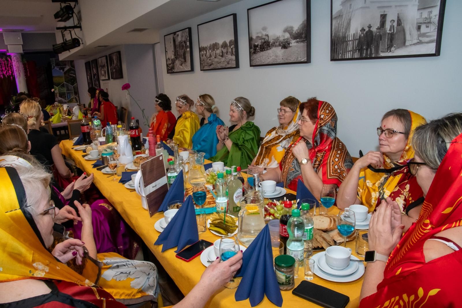 Zdjęcie w galerii na portalu naszraciborz.pl: W Tworkowie jak w Bollywood! Babski Comber w Roszarni [FOTO i WIDEO] wiadomości z regionu