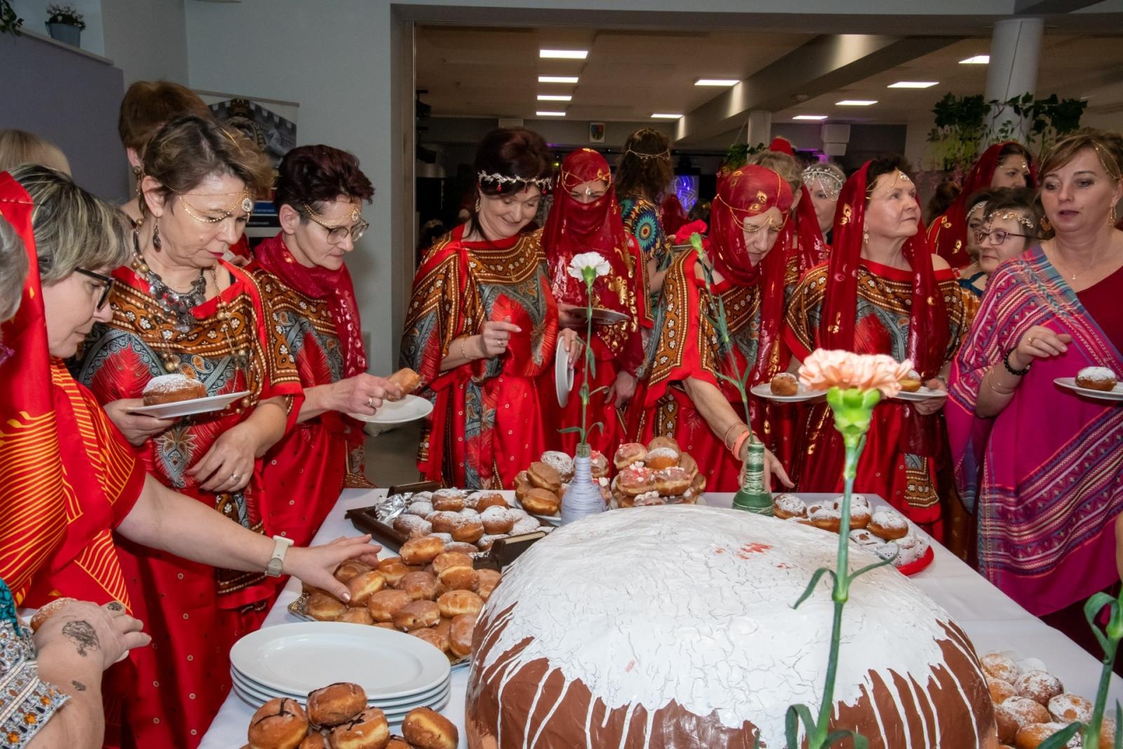 Zdjęcie w galerii na portalu naszraciborz.pl: W Tworkowie jak w Bollywood! Babski Comber w Roszarni [FOTO i WIDEO] wiadomości z regionu