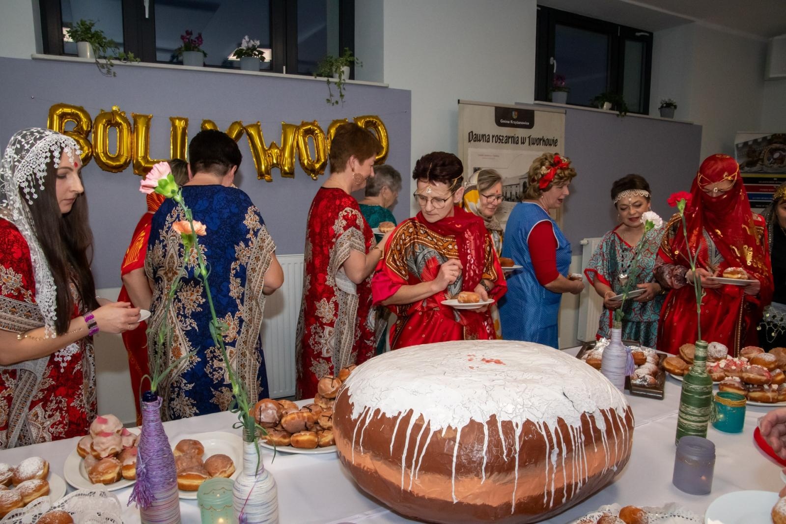 Zdjęcie w galerii na portalu naszraciborz.pl: W Tworkowie jak w Bollywood! Babski Comber w Roszarni [FOTO i WIDEO] wiadomości z regionu
