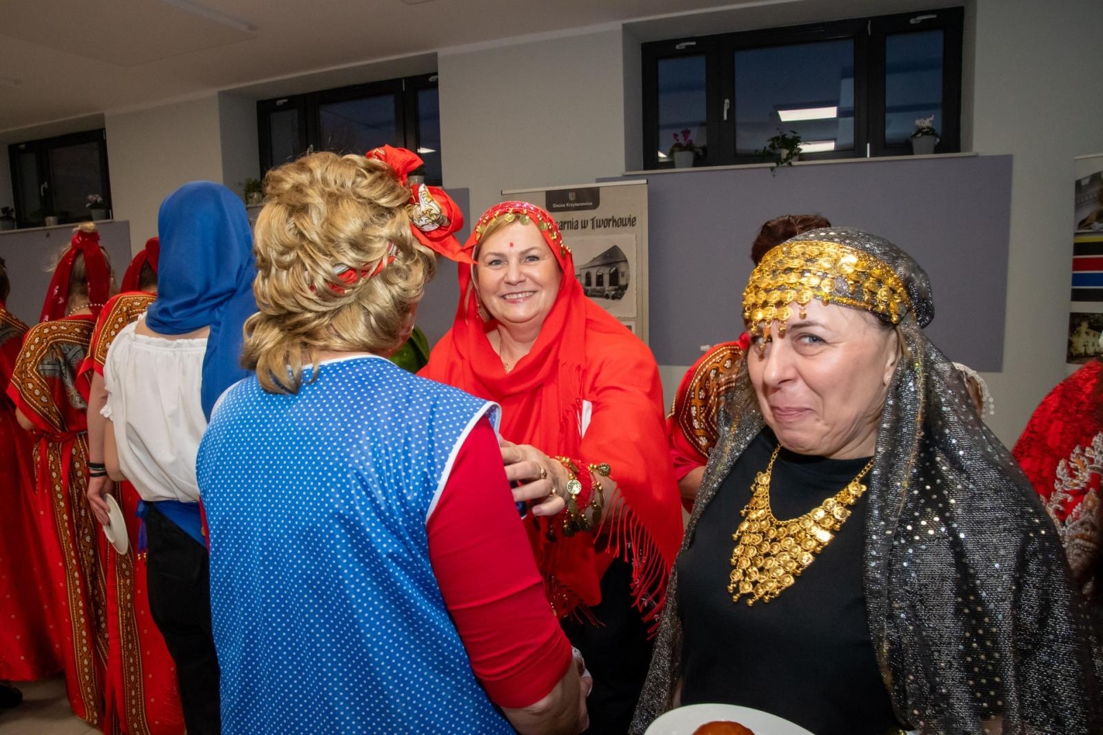 Zdjęcie w galerii na portalu naszraciborz.pl: W Tworkowie jak w Bollywood! Babski Comber w Roszarni [FOTO i WIDEO] wiadomości z regionu