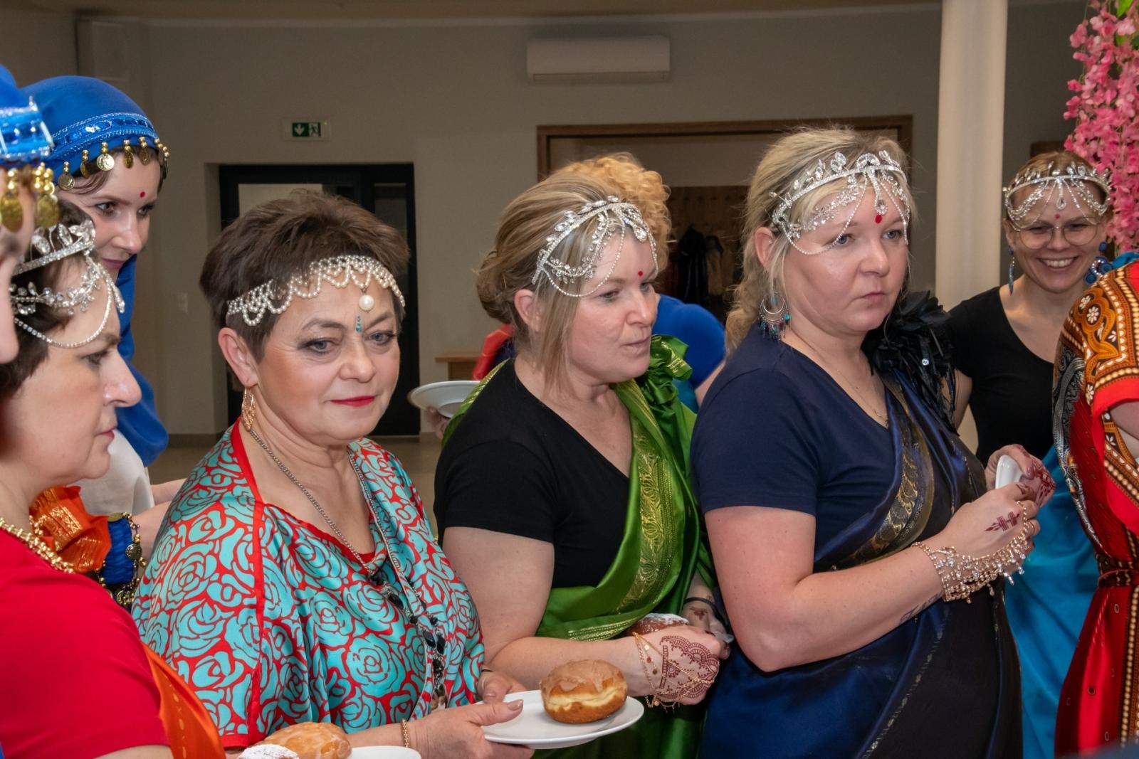 Zdjęcie w galerii na portalu naszraciborz.pl: W Tworkowie jak w Bollywood! Babski Comber w Roszarni [FOTO i WIDEO] wiadomości z regionu