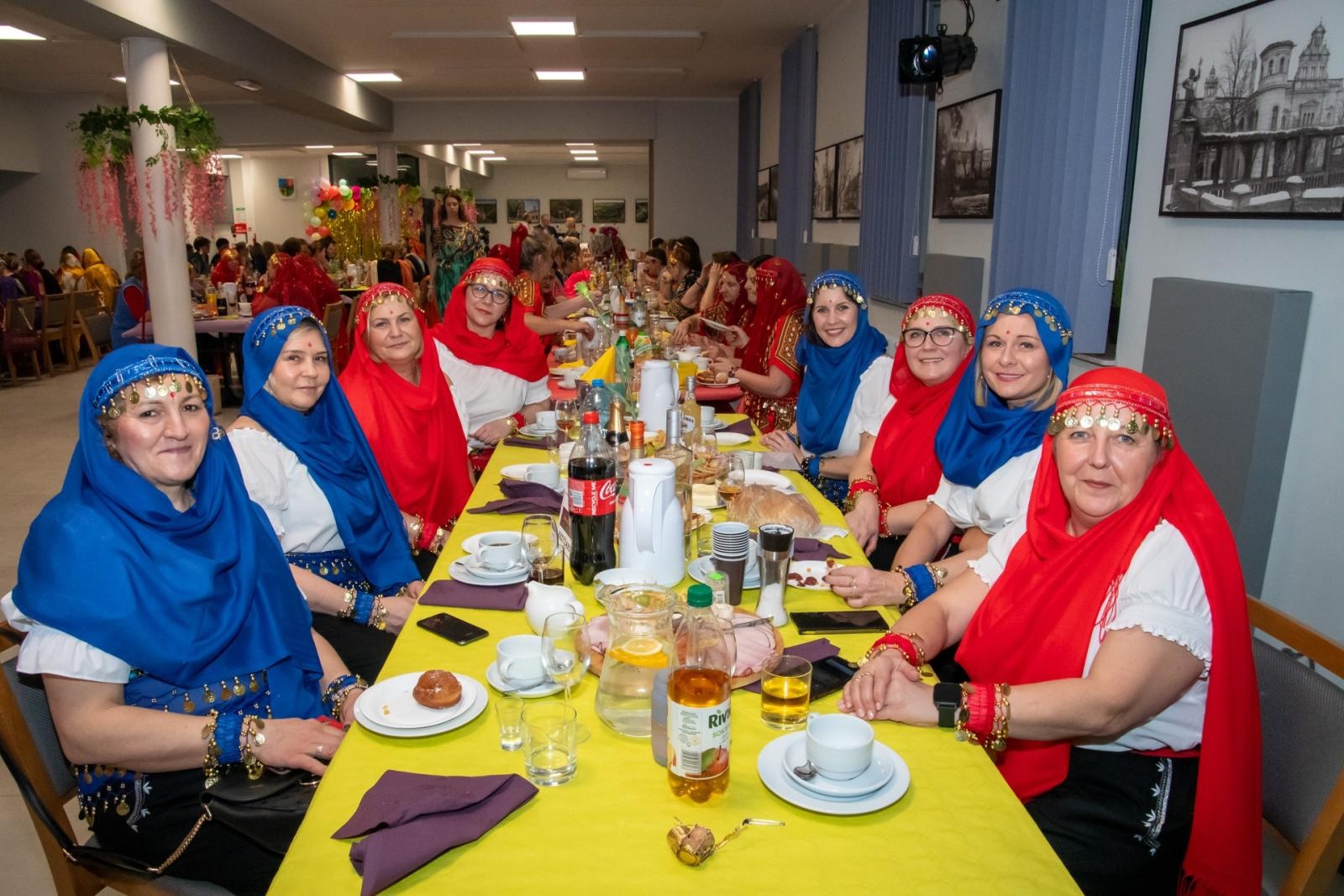 Zdjęcie w galerii na portalu naszraciborz.pl: W Tworkowie jak w Bollywood! Babski Comber w Roszarni [FOTO i WIDEO] wiadomości z regionu