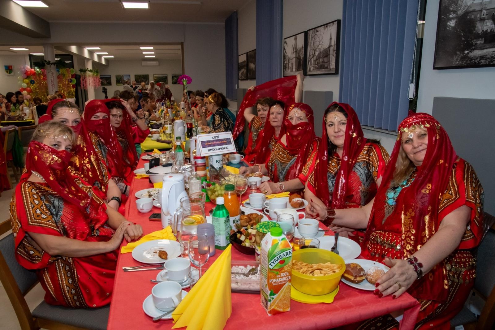 Zdjęcie w galerii na portalu naszraciborz.pl: W Tworkowie jak w Bollywood! Babski Comber w Roszarni [FOTO i WIDEO] wiadomości z regionu