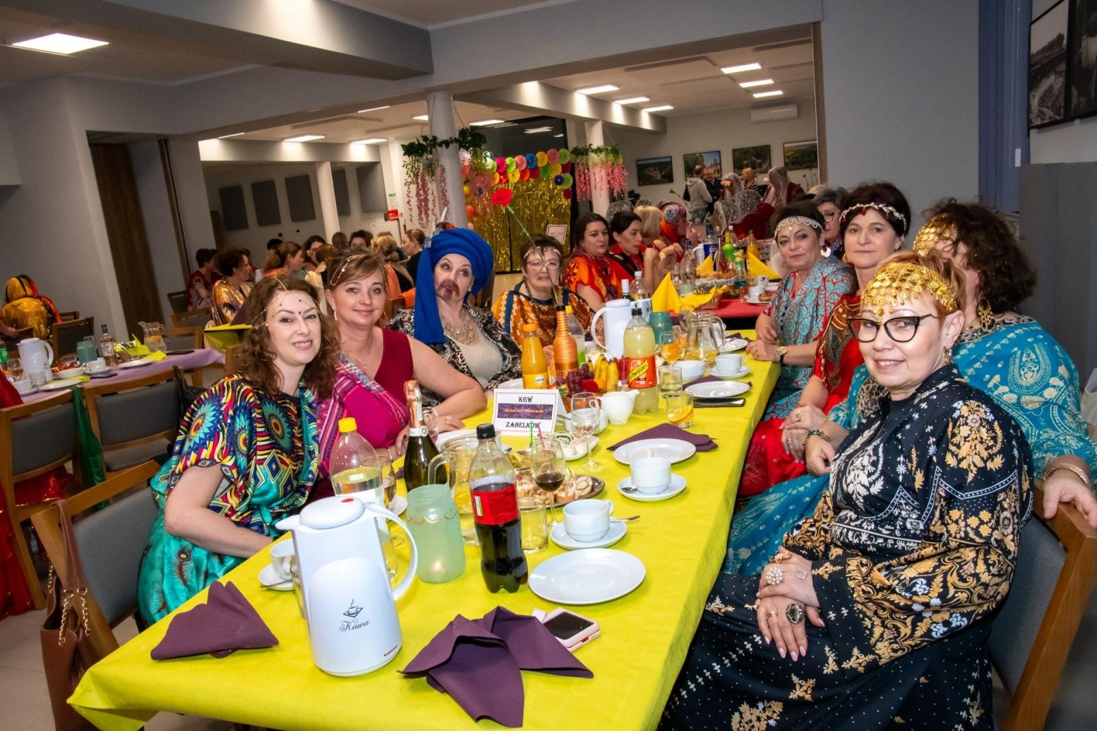 Zdjęcie w galerii na portalu naszraciborz.pl: W Tworkowie jak w Bollywood! Babski Comber w Roszarni [FOTO i WIDEO] wiadomości z regionu