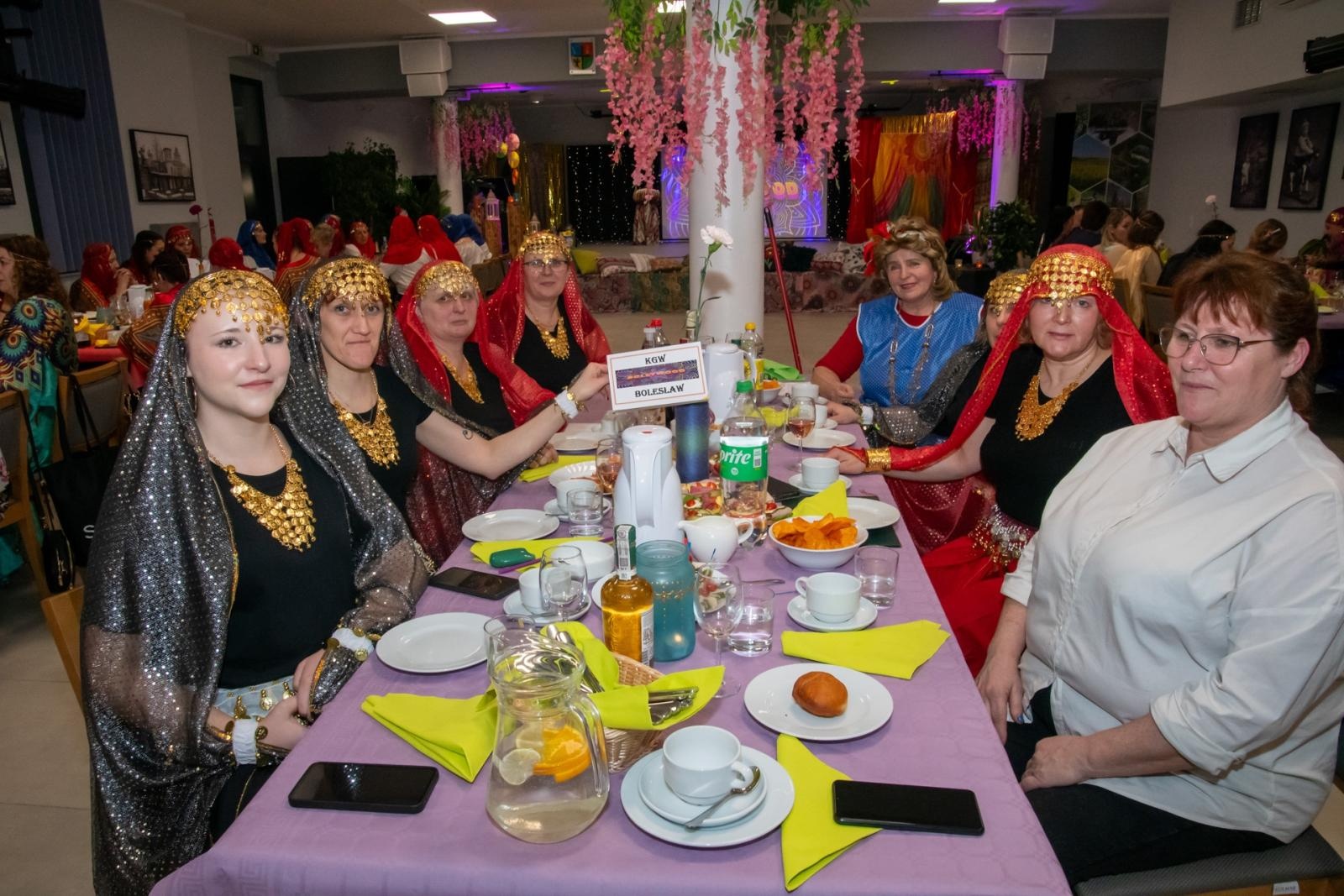 Zdjęcie w galerii na portalu naszraciborz.pl: W Tworkowie jak w Bollywood! Babski Comber w Roszarni [FOTO i WIDEO] wiadomości z regionu