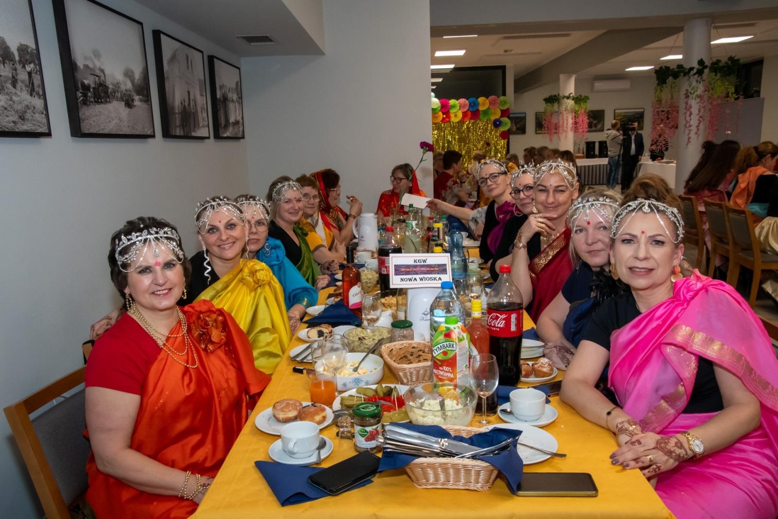 Zdjęcie w galerii na portalu naszraciborz.pl: W Tworkowie jak w Bollywood! Babski Comber w Roszarni [FOTO i WIDEO] wiadomości z regionu