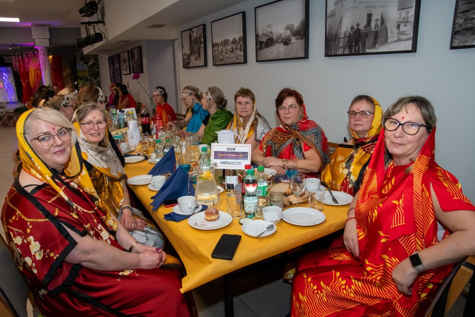 Zdjęcie w galerii na portalu naszraciborz.pl: W Tworkowie jak w Bollywood! Babski Comber w Roszarni [FOTO i WIDEO] wiadomości z regionu