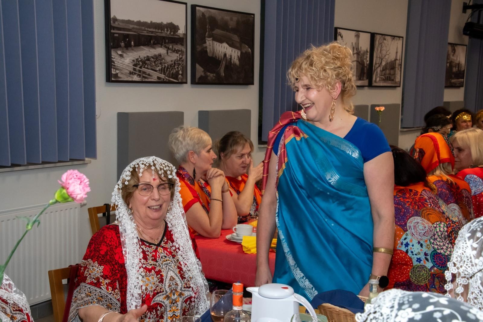 Zdjęcie w galerii na portalu naszraciborz.pl: W Tworkowie jak w Bollywood! Babski Comber w Roszarni [FOTO i WIDEO] wiadomości z regionu