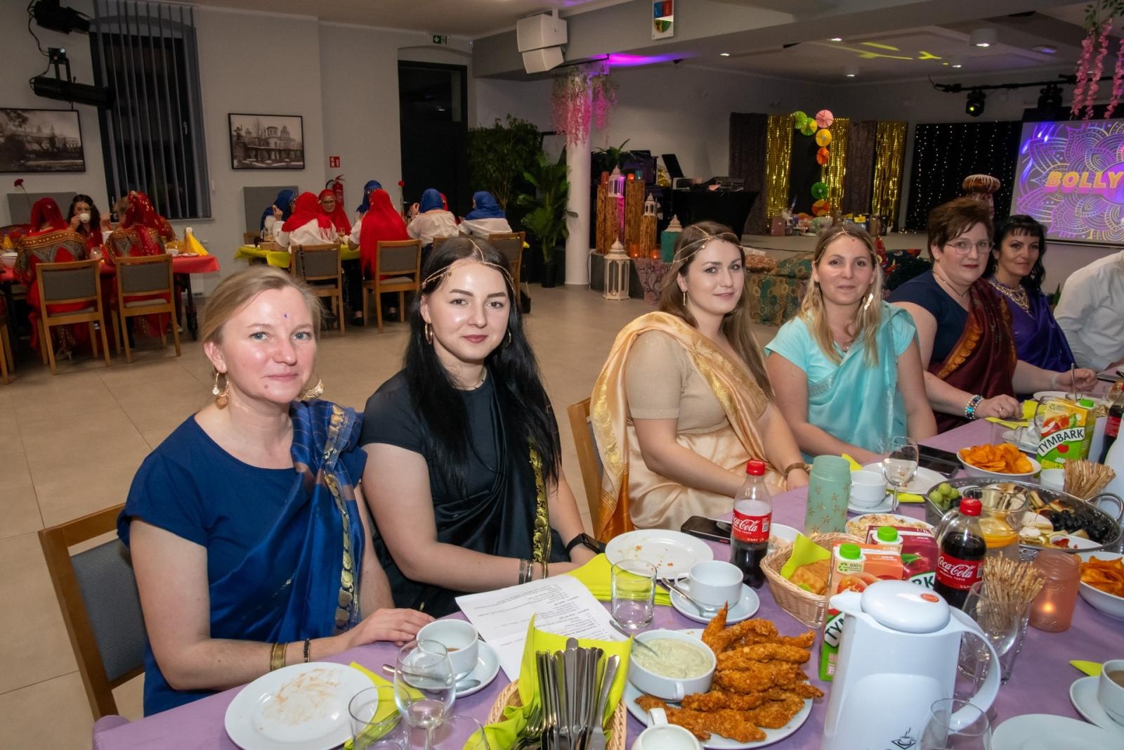 Zdjęcie w galerii na portalu naszraciborz.pl: W Tworkowie jak w Bollywood! Babski Comber w Roszarni [FOTO i WIDEO] wiadomości z regionu