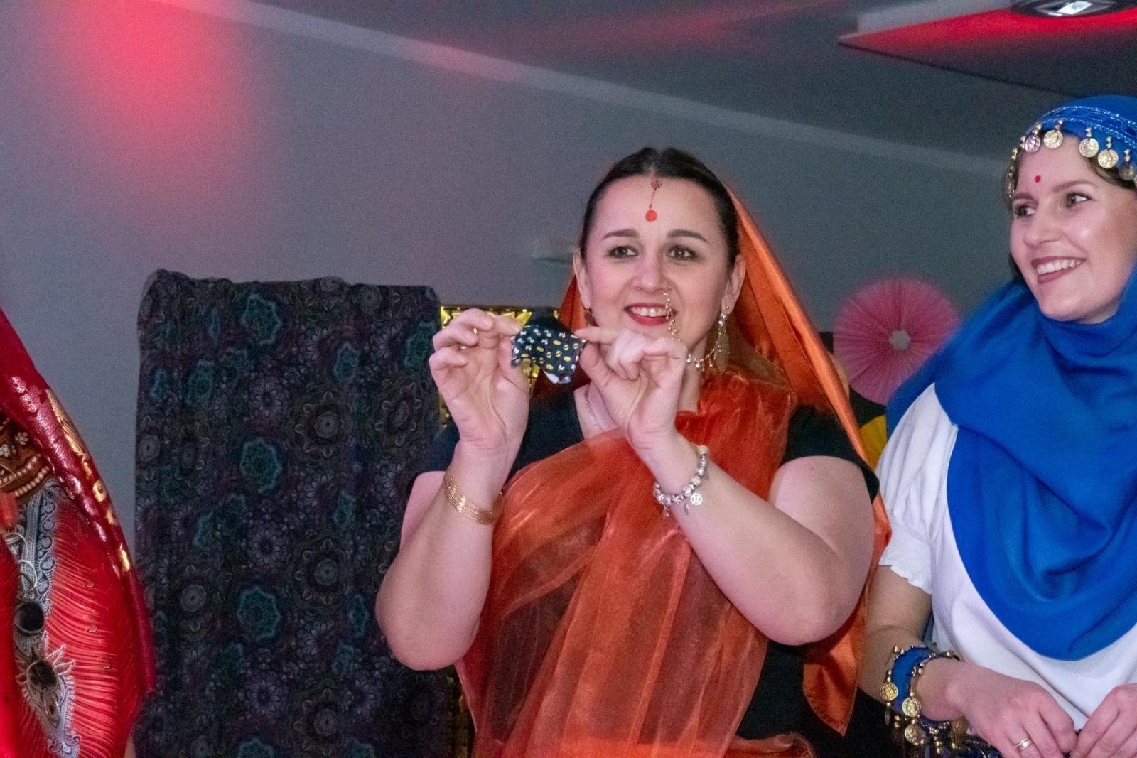 Zdjęcie w galerii na portalu naszraciborz.pl: W Tworkowie jak w Bollywood! Babski Comber w Roszarni [FOTO i WIDEO] wiadomości z regionu