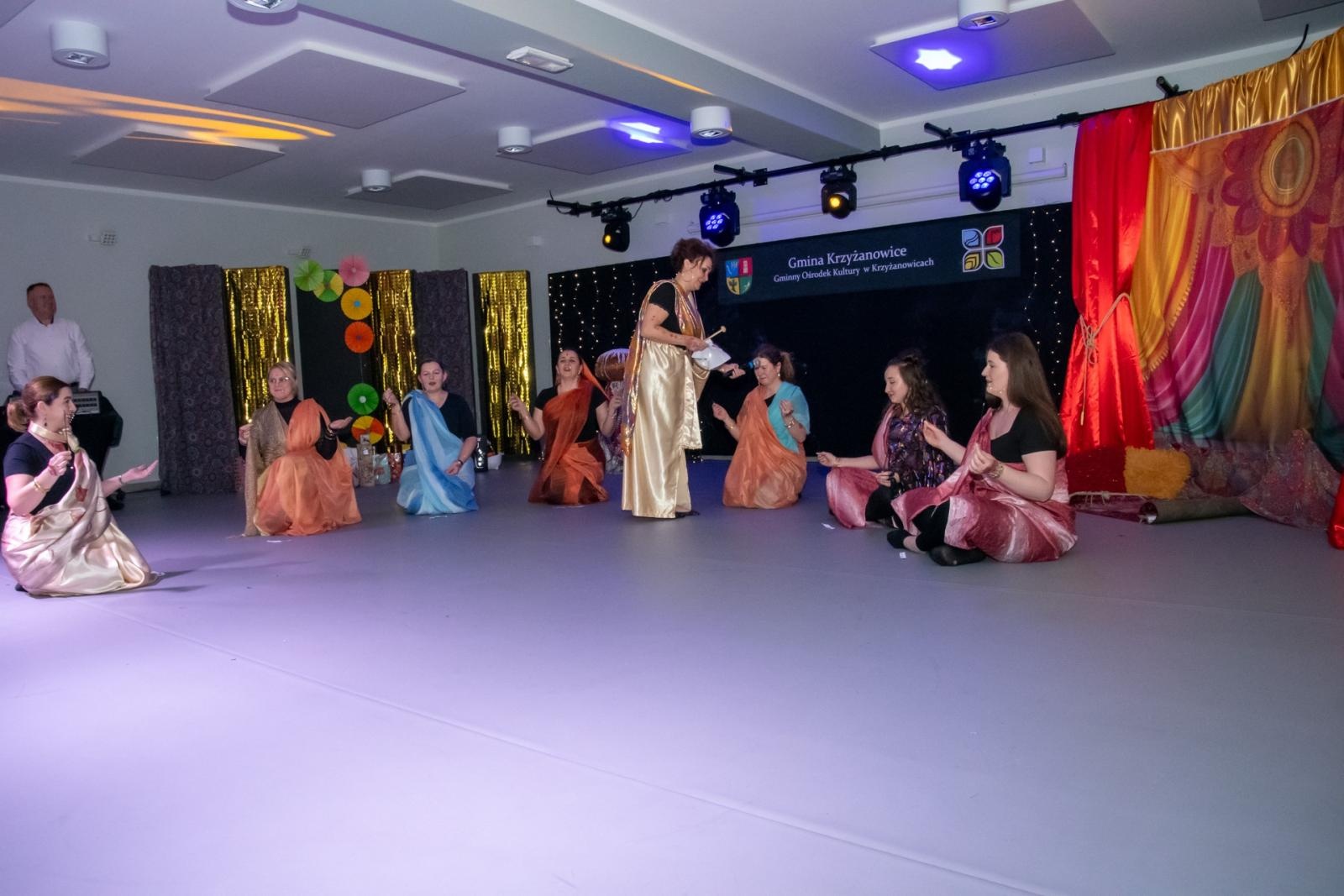 Zdjęcie w galerii na portalu naszraciborz.pl: W Tworkowie jak w Bollywood! Babski Comber w Roszarni [FOTO i WIDEO] wiadomości z regionu