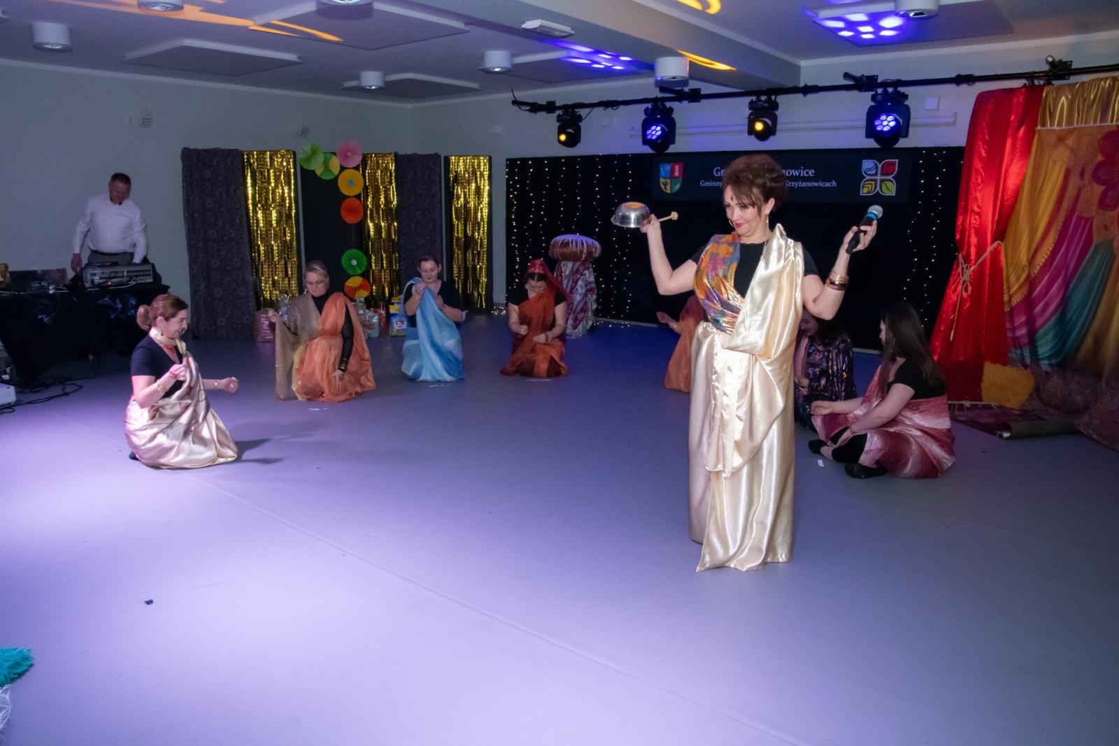 Zdjęcie w galerii na portalu naszraciborz.pl: W Tworkowie jak w Bollywood! Babski Comber w Roszarni [FOTO i WIDEO] wiadomości z regionu