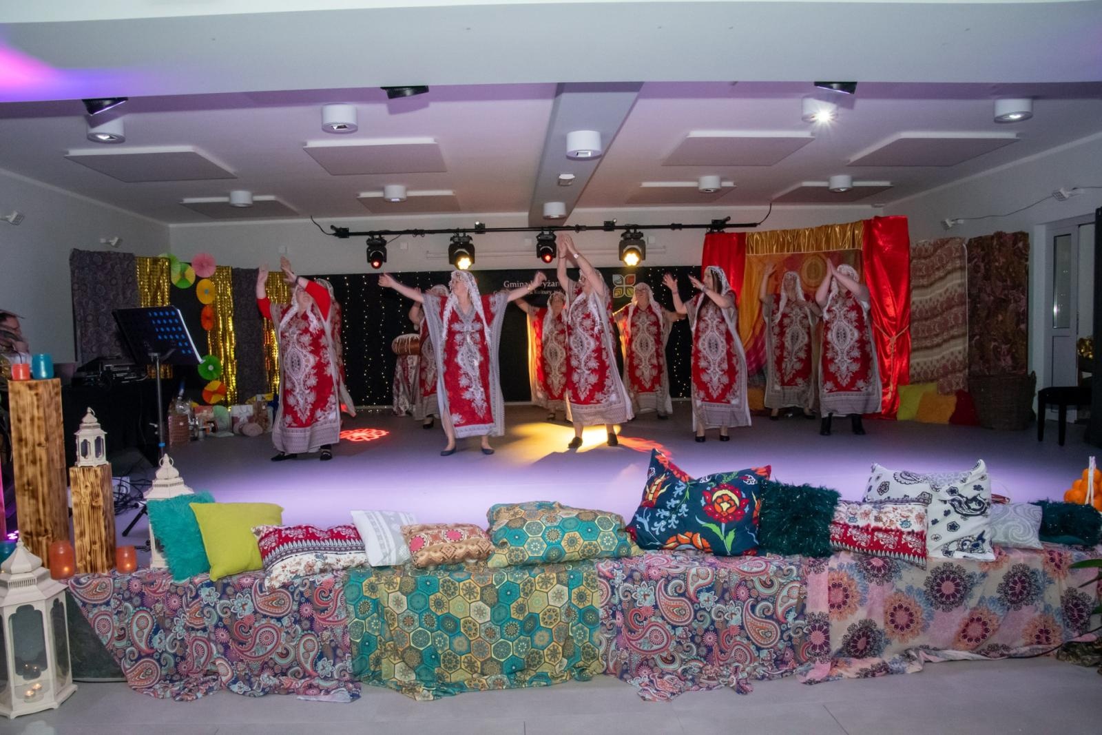 Zdjęcie w galerii na portalu naszraciborz.pl: W Tworkowie jak w Bollywood! Babski Comber w Roszarni [FOTO i WIDEO] wiadomości z regionu