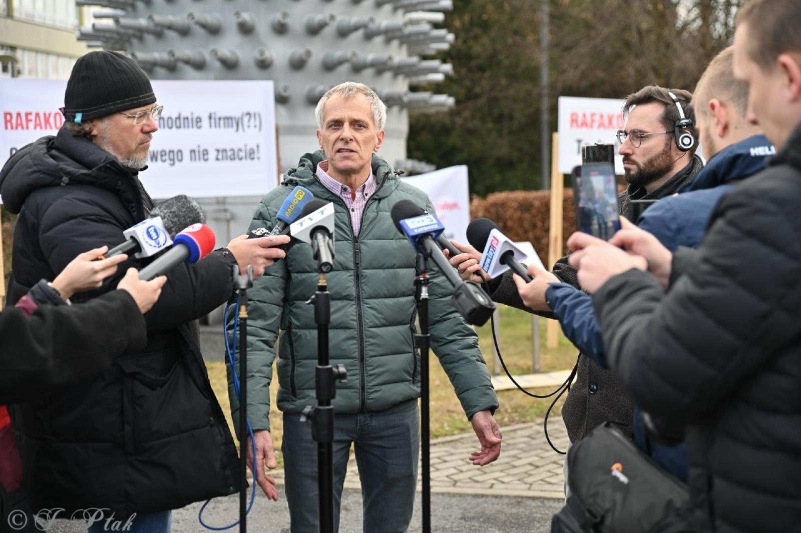 Zdjęcie w galerii na portalu naszraciborz.pl: Koniec Rafako. Tak ostatni pracownicy żegnają się ze spółką [WIDEO] wiadomości z regionu