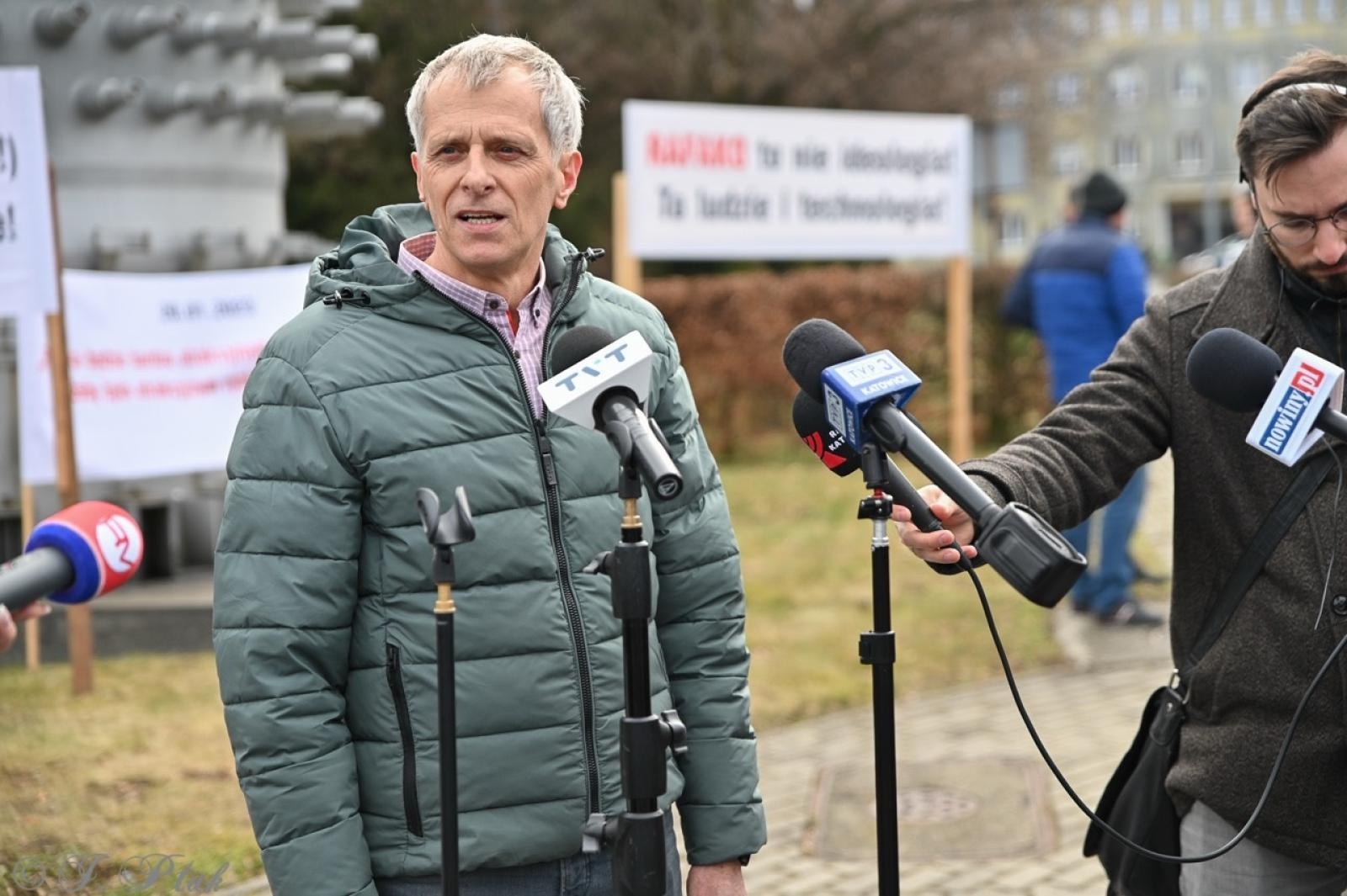 Zdjęcie w galerii na portalu naszraciborz.pl: Koniec Rafako. Tak ostatni pracownicy żegnają się ze spółką [WIDEO] wiadomości z regionu