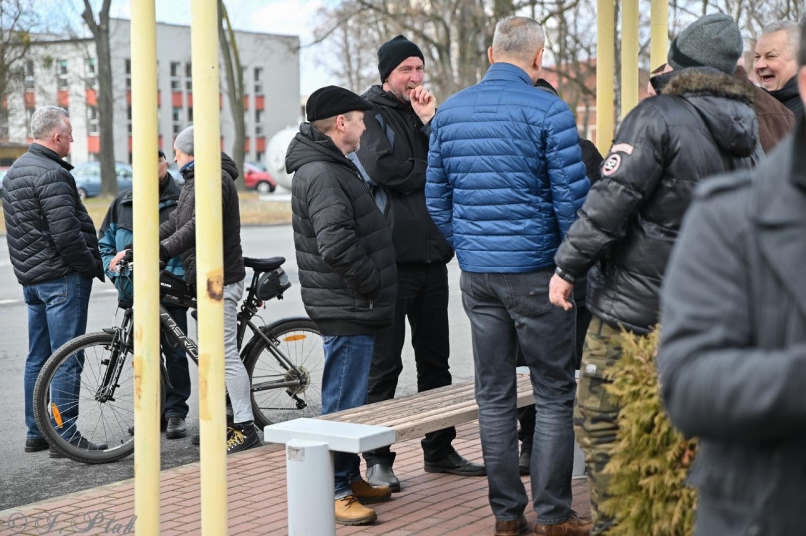 Zdjęcie w galerii na portalu naszraciborz.pl: Koniec Rafako. Tak ostatni pracownicy żegnają się ze spółką [WIDEO] wiadomości z regionu