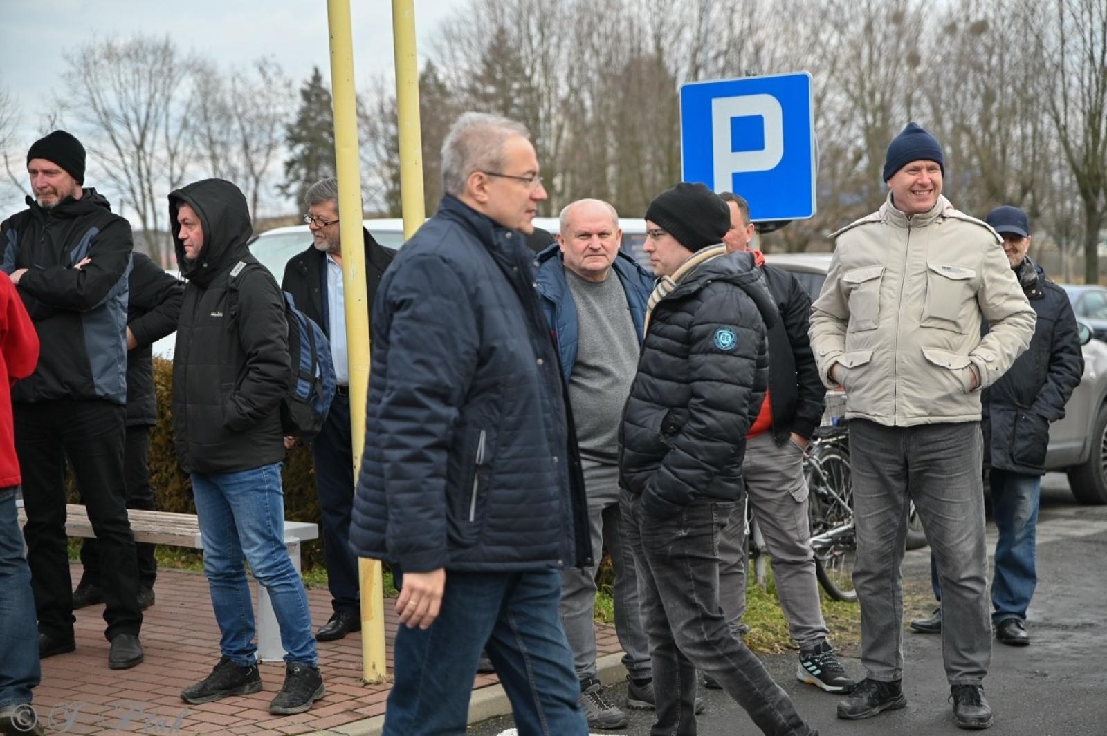 Zdjęcie w galerii na portalu naszraciborz.pl: Koniec Rafako. Tak ostatni pracownicy żegnają się ze spółką [WIDEO] wiadomości z regionu