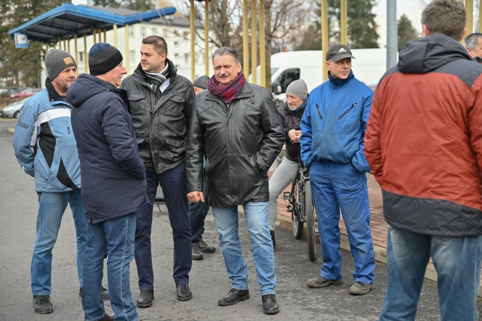 Zdjęcie w galerii na portalu naszraciborz.pl: Koniec Rafako. Tak ostatni pracownicy żegnają się ze spółką [WIDEO] wiadomości z regionu