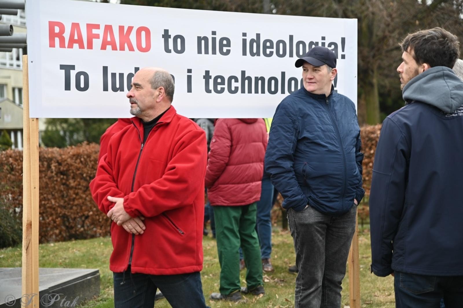 Zdjęcie w galerii na portalu naszraciborz.pl: Koniec Rafako. Tak ostatni pracownicy żegnają się ze spółką [WIDEO] wiadomości z regionu