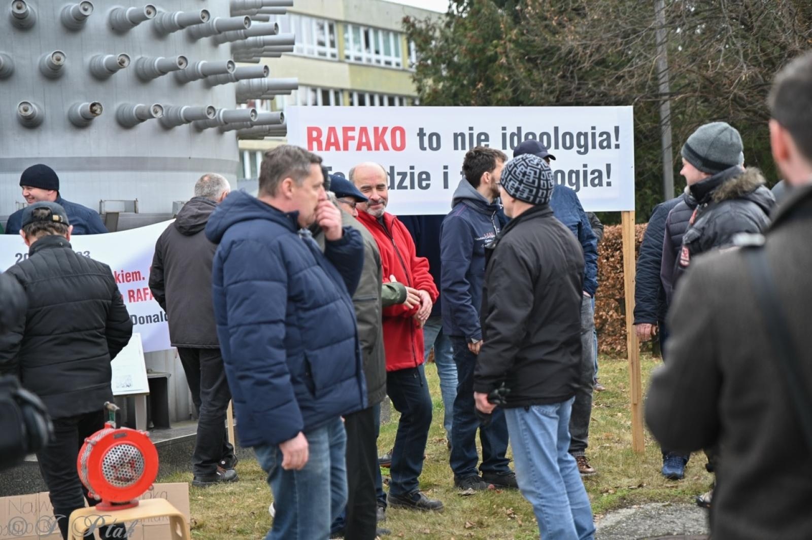 Zdjęcie w galerii na portalu naszraciborz.pl: Koniec Rafako. Tak ostatni pracownicy żegnają się ze spółką [WIDEO] wiadomości z regionu