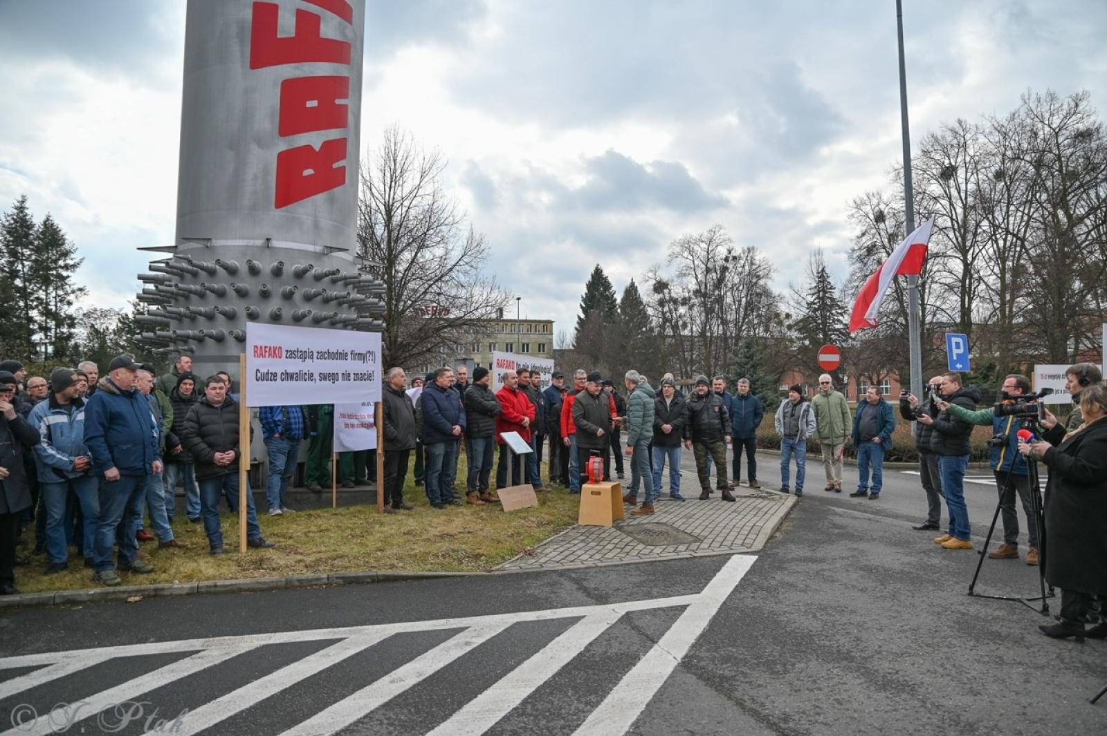Zdjęcie w galerii na portalu naszraciborz.pl: Koniec Rafako. Tak ostatni pracownicy żegnają się ze spółką [WIDEO] wiadomości z regionu