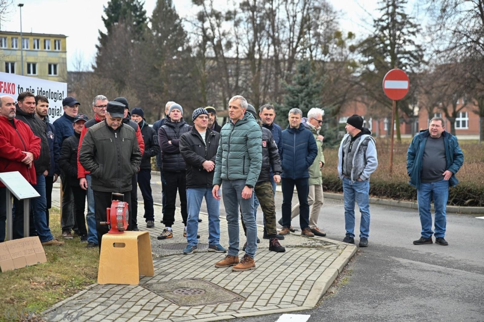 Zdjęcie w galerii na portalu naszraciborz.pl: Koniec Rafako. Tak ostatni pracownicy żegnają się ze spółką [WIDEO] wiadomości z regionu