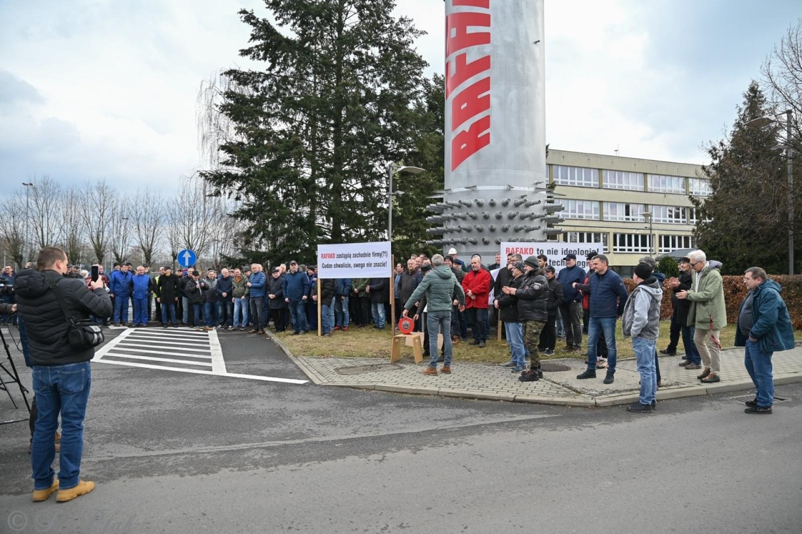 Zdjęcie w galerii na portalu naszraciborz.pl: Koniec Rafako. Tak ostatni pracownicy żegnają się ze spółką [WIDEO] wiadomości z regionu