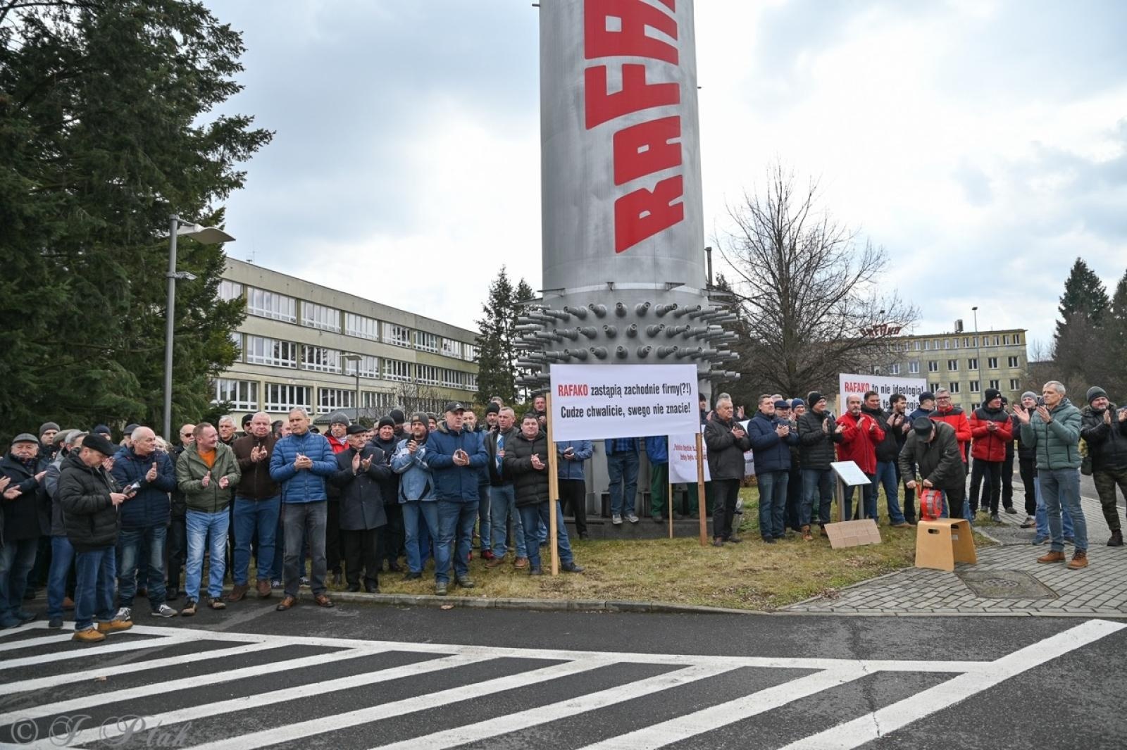 Zdjęcie w galerii na portalu naszraciborz.pl: Koniec Rafako. Tak ostatni pracownicy żegnają się ze spółką [WIDEO] wiadomości z regionu