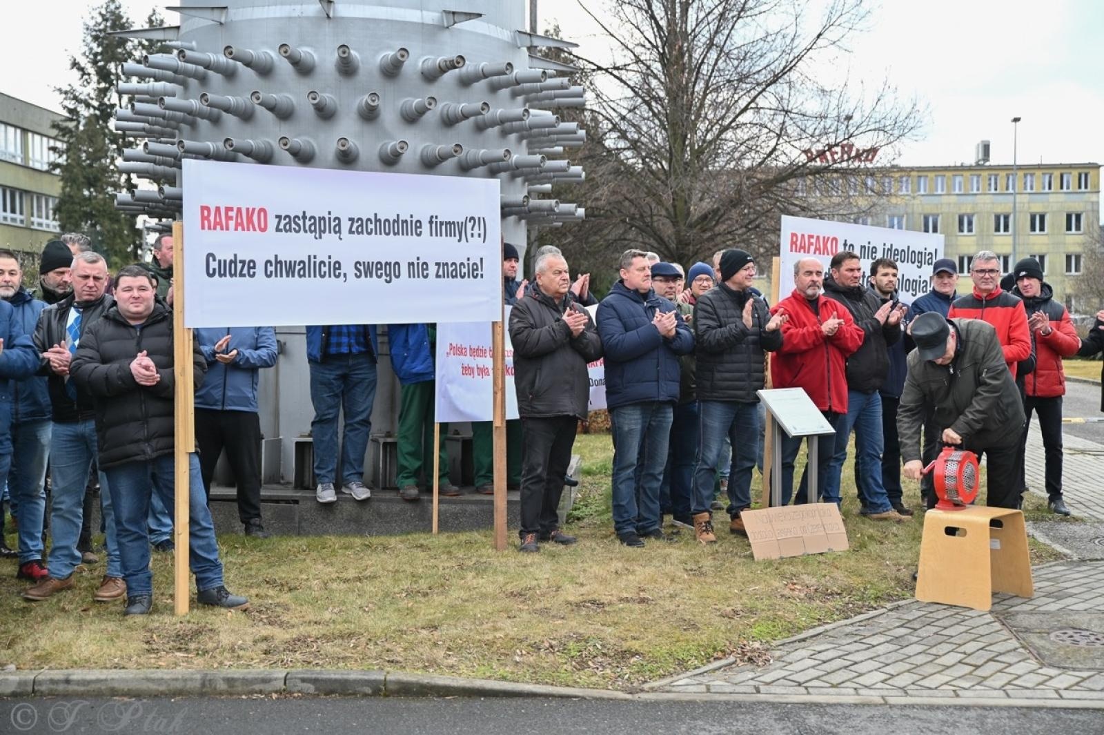 Zdjęcie w galerii na portalu naszraciborz.pl: Koniec Rafako. Tak ostatni pracownicy żegnają się ze spółką [WIDEO] wiadomości z regionu