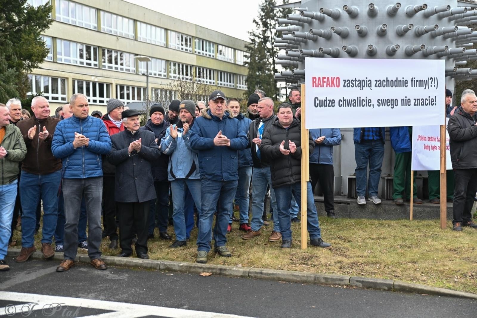Zdjęcie w galerii na portalu naszraciborz.pl: Koniec Rafako. Tak ostatni pracownicy żegnają się ze spółką [WIDEO] wiadomości z regionu