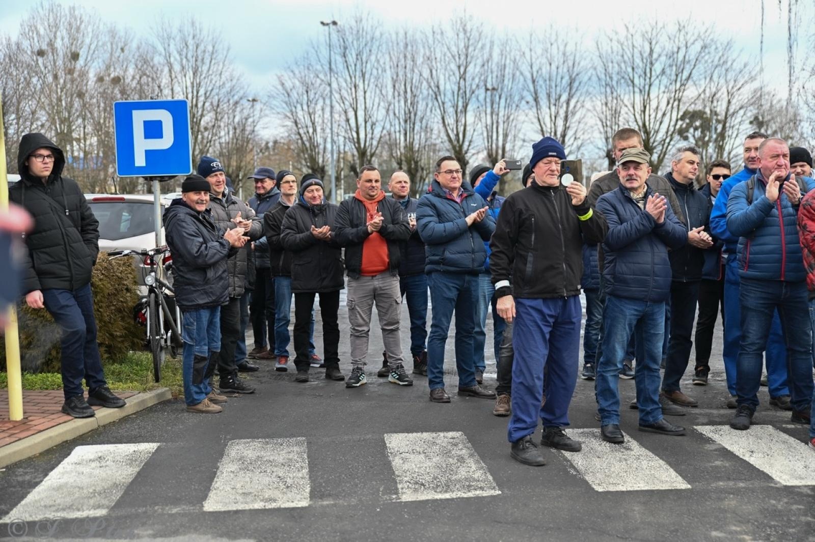 Zdjęcie w galerii na portalu naszraciborz.pl: Koniec Rafako. Tak ostatni pracownicy żegnają się ze spółką [WIDEO] wiadomości z regionu