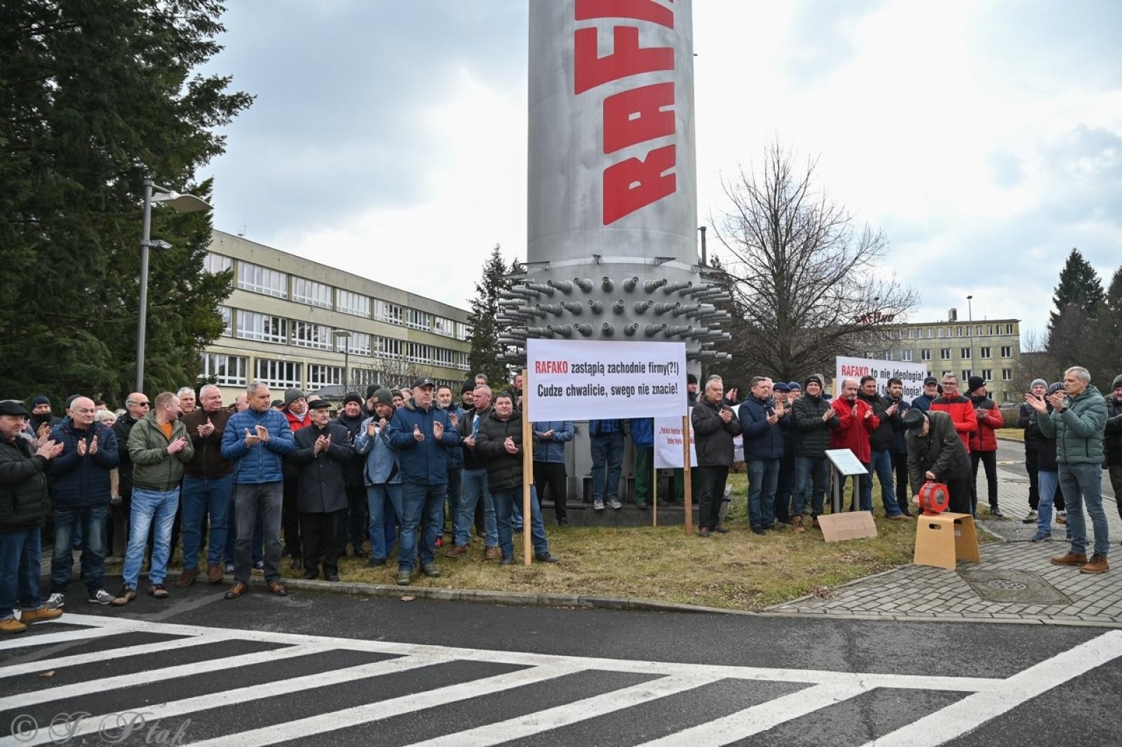 Zdjęcie w galerii na portalu naszraciborz.pl: Koniec Rafako. Tak ostatni pracownicy żegnają się ze spółką [WIDEO] wiadomości z regionu
